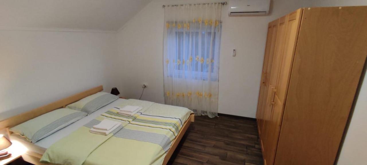 Apartment Gradina Korenica Exteriör bild